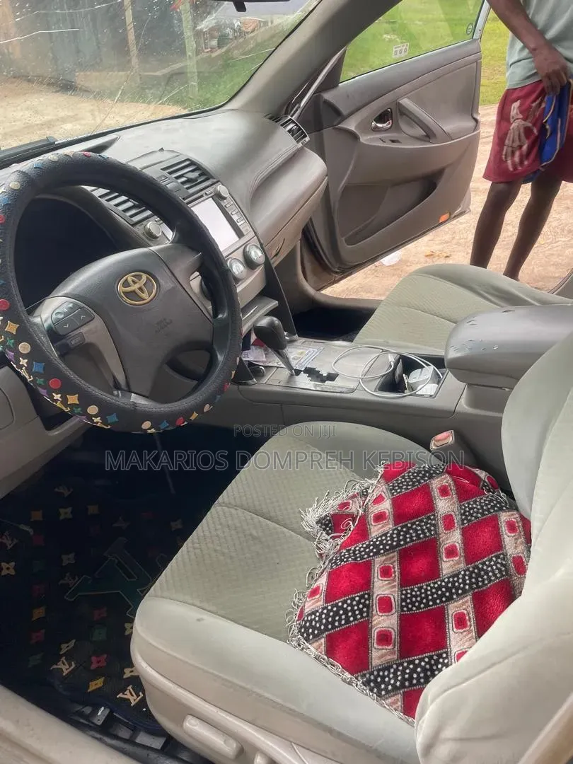 Toyota Camry 2010 Silver