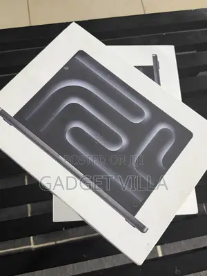 New Laptop Apple MacBook Pro 2024 M4 16GB Apple M4 SSD 1T