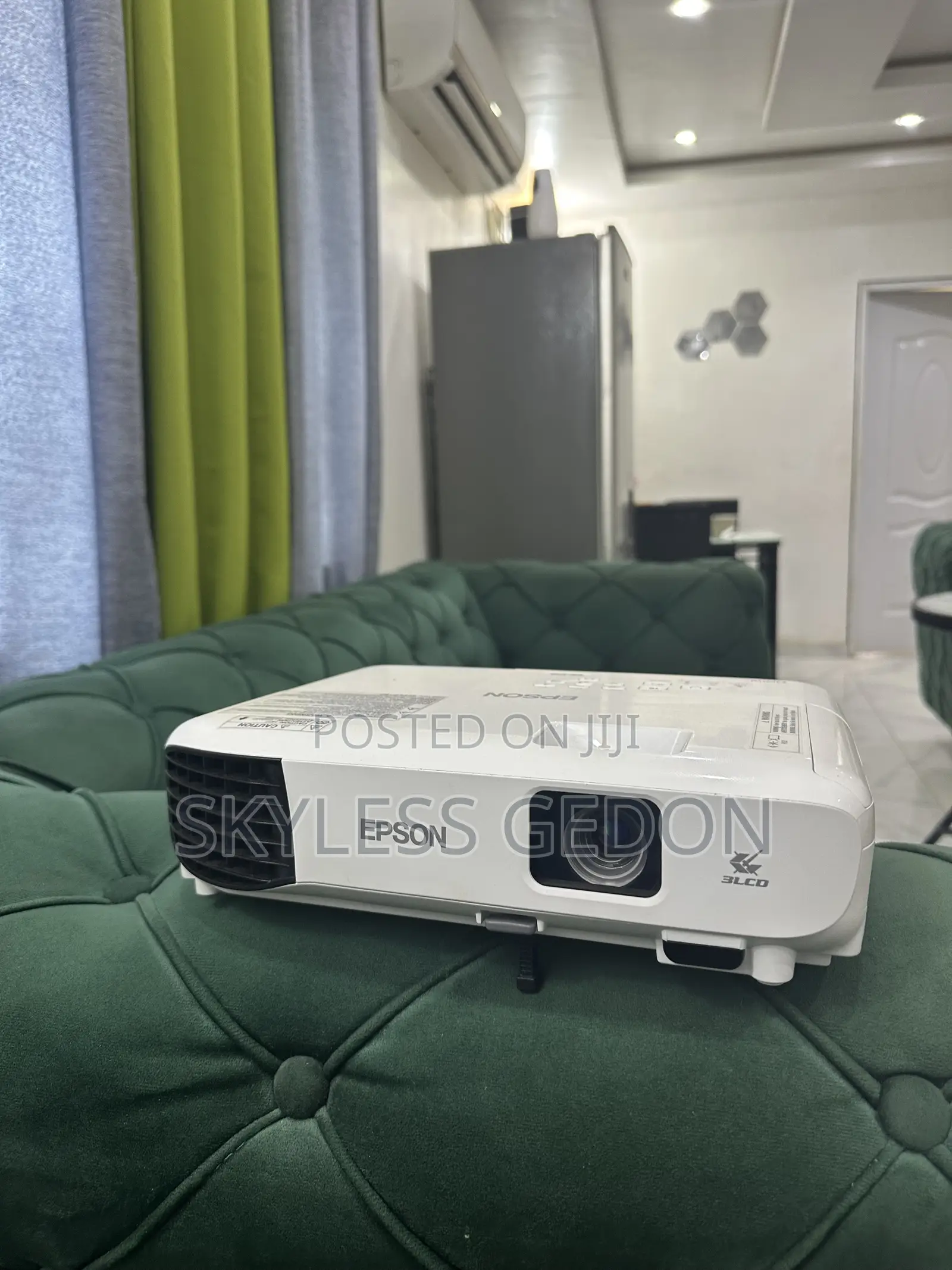 EPSON Projector Available as Seen