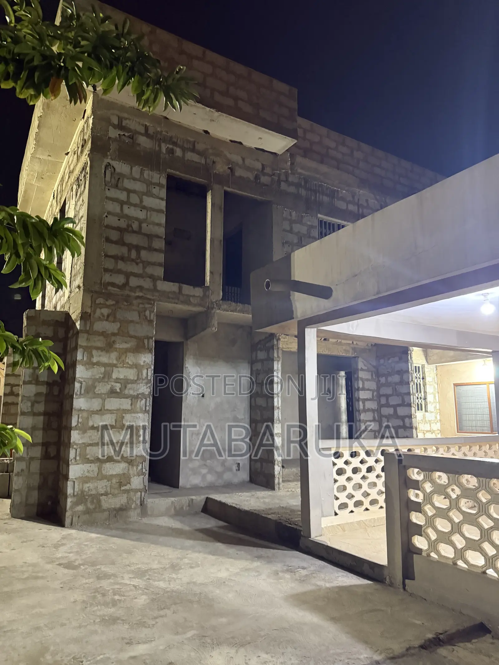 4bdrm Block of Flats in Muta, New Mamprobi for sale