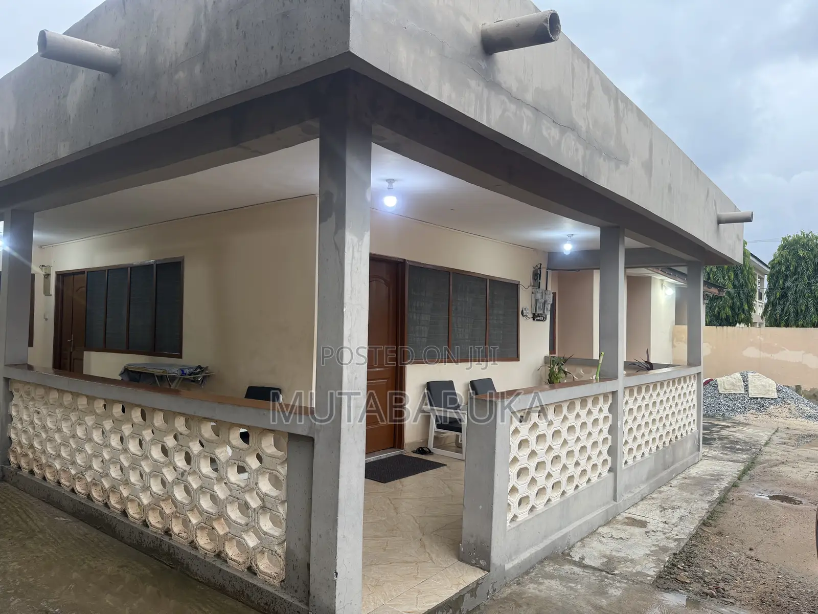 4bdrm Block of Flats in Muta, New Mamprobi for sale