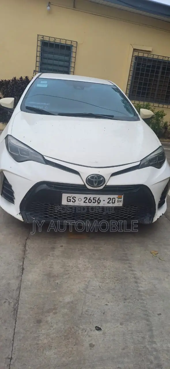 Toyota Corolla SE 4dr Sedan (1.8L 4cyl CVT) 2017 White