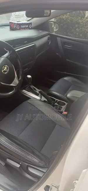 Toyota Corolla SE 4dr Sedan (1.8L 4cyl CVT) 2017 White