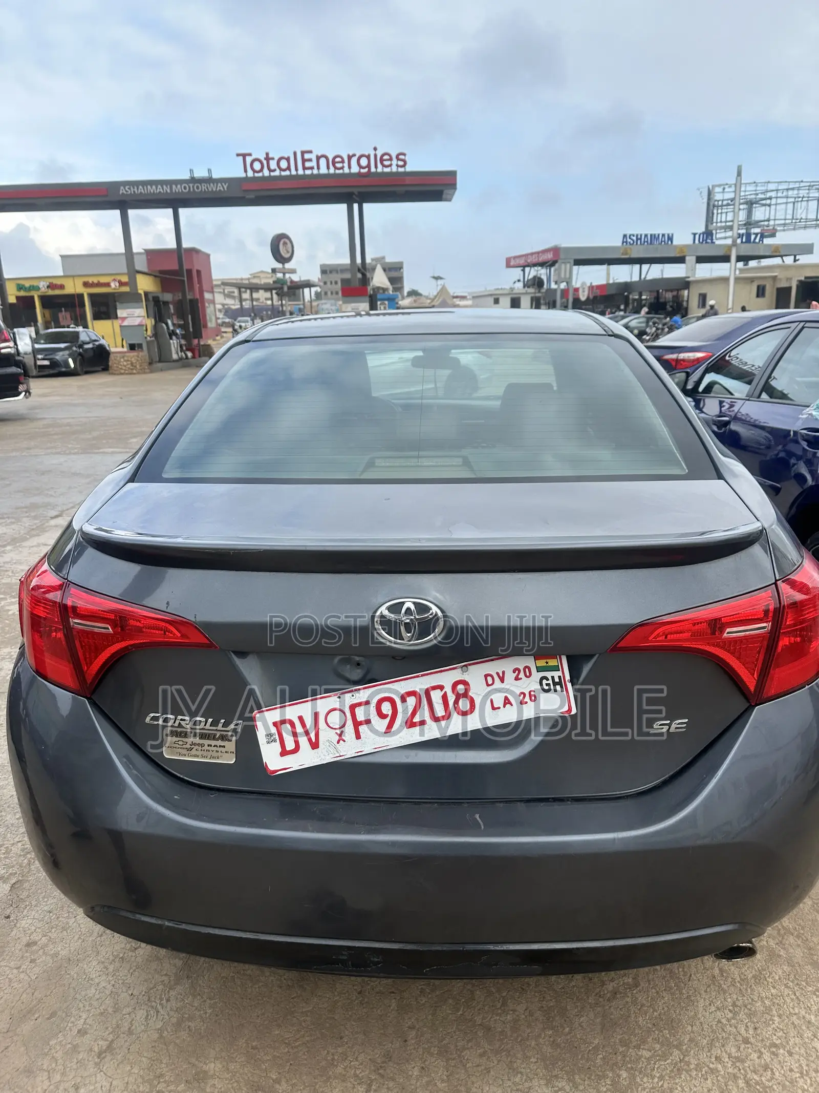 Toyota Corolla SE 4dr Sedan (1.8L 4cyl CVT) 2017 Gray