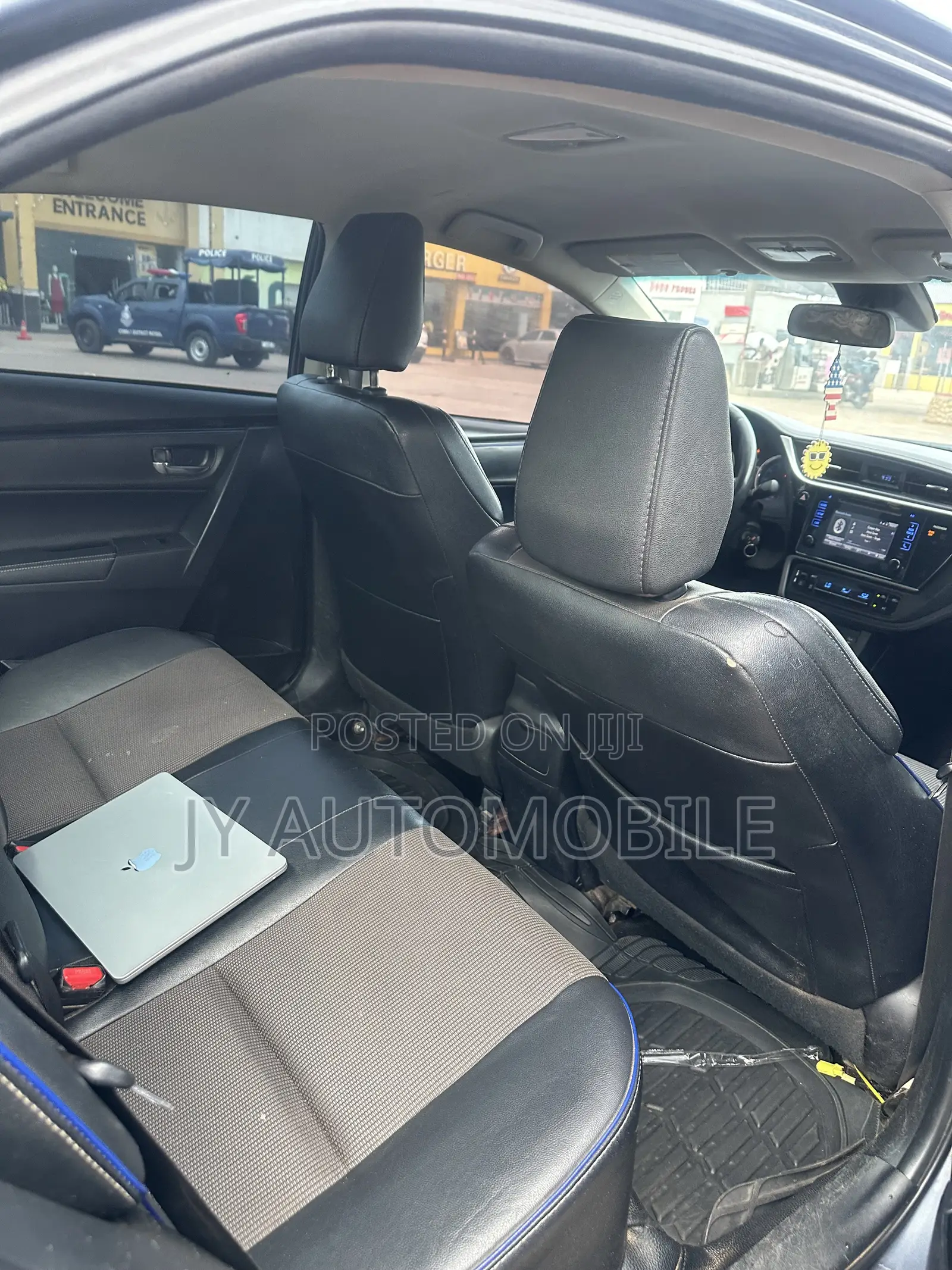 Toyota Corolla SE 4dr Sedan (1.8L 4cyl CVT) 2017 Gray