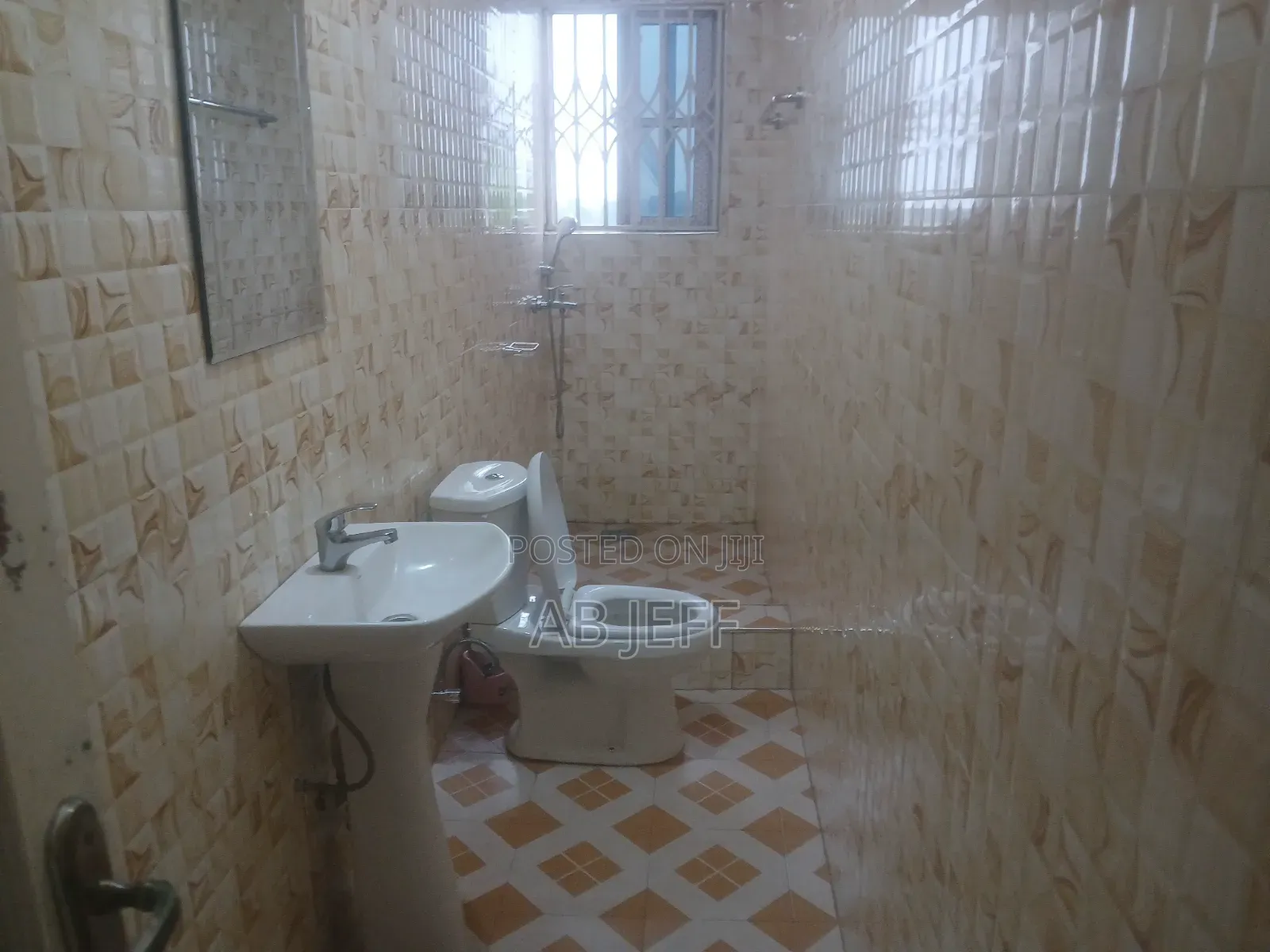 2bdrm Apartment in Ipt Container, Kumasi Metropolitan for rent