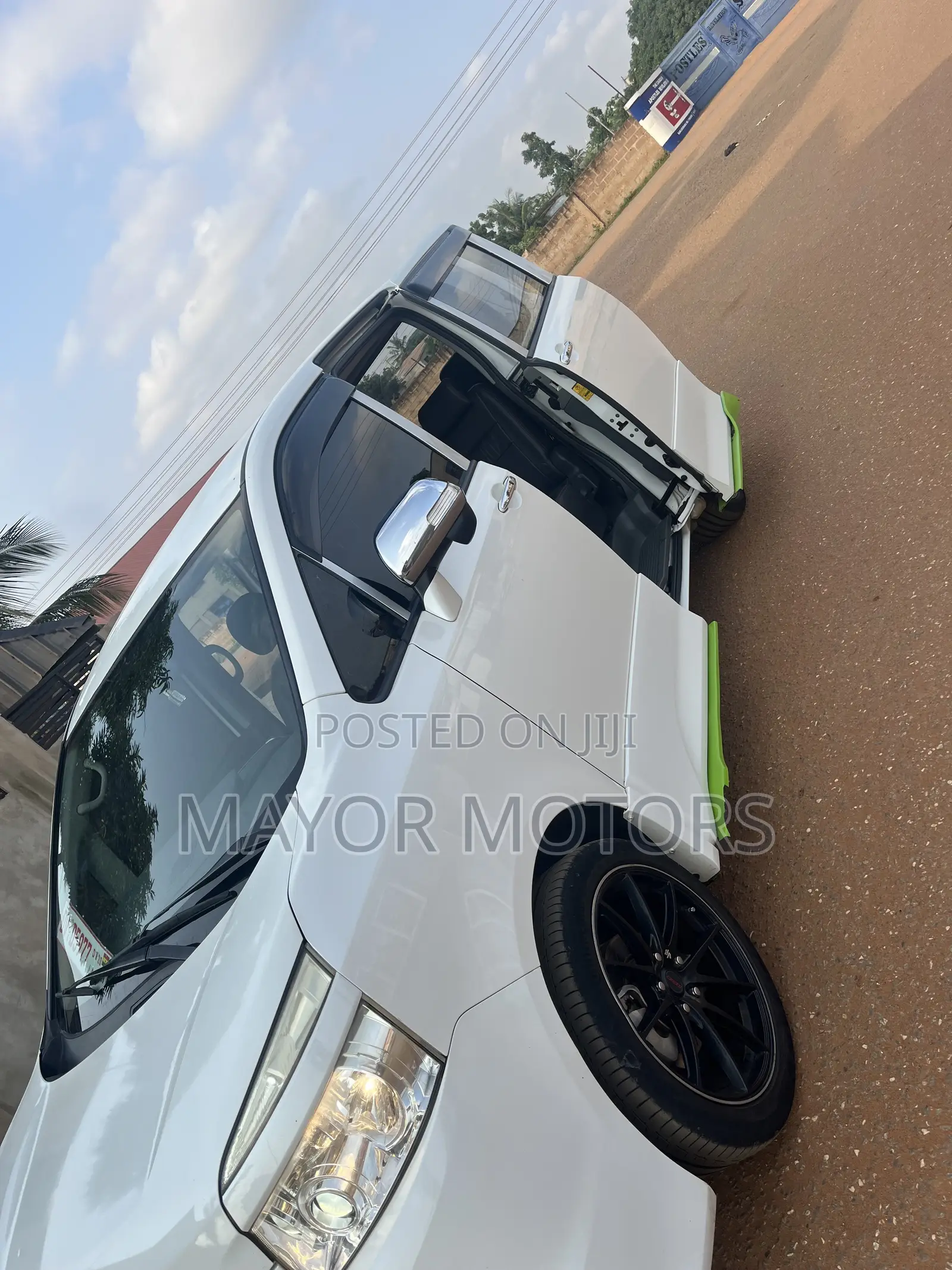 Toyota Voxy V 2WD 8-Seater 2010 White