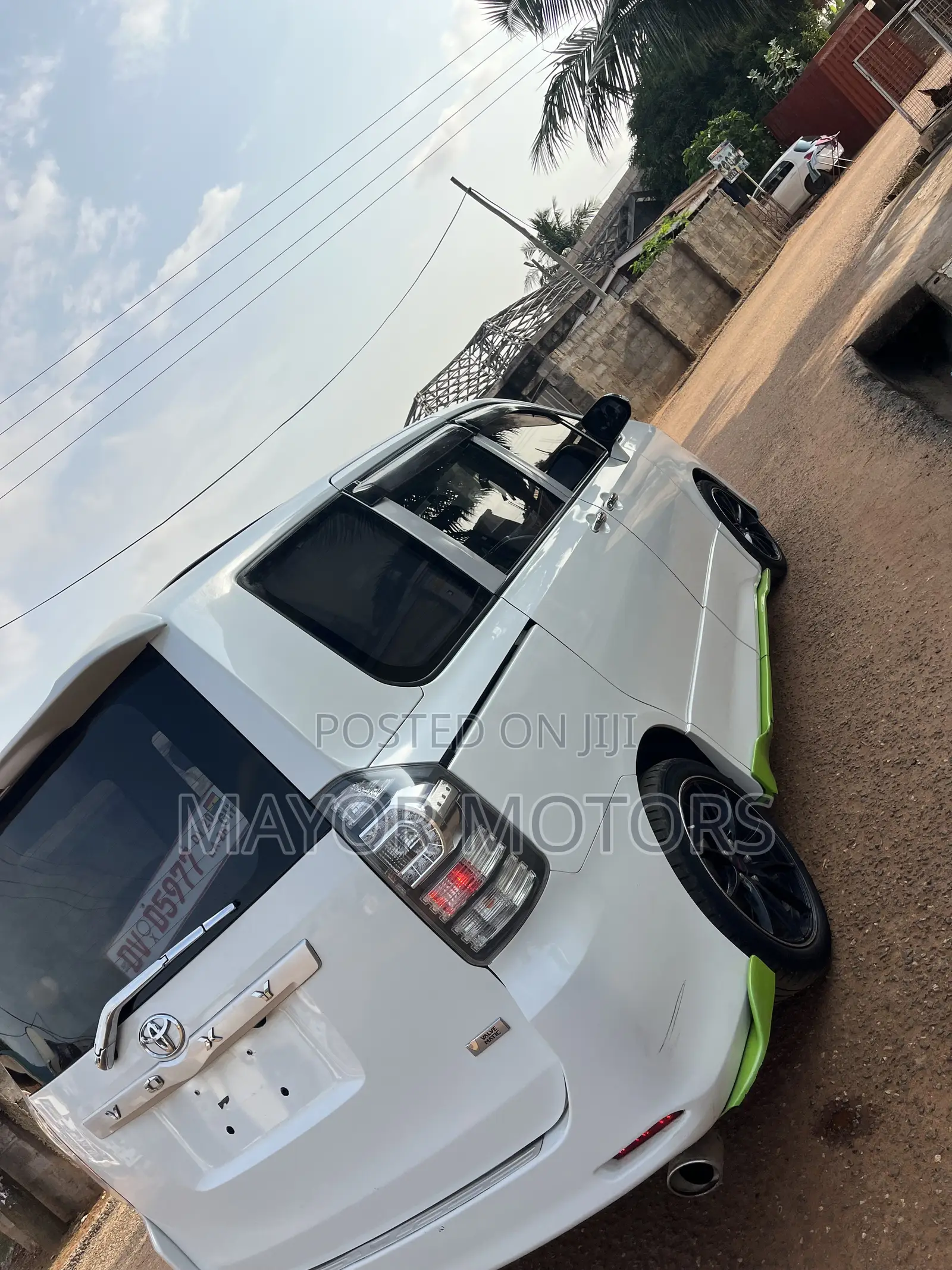 Toyota Voxy V 2WD 8-Seater 2010 White
