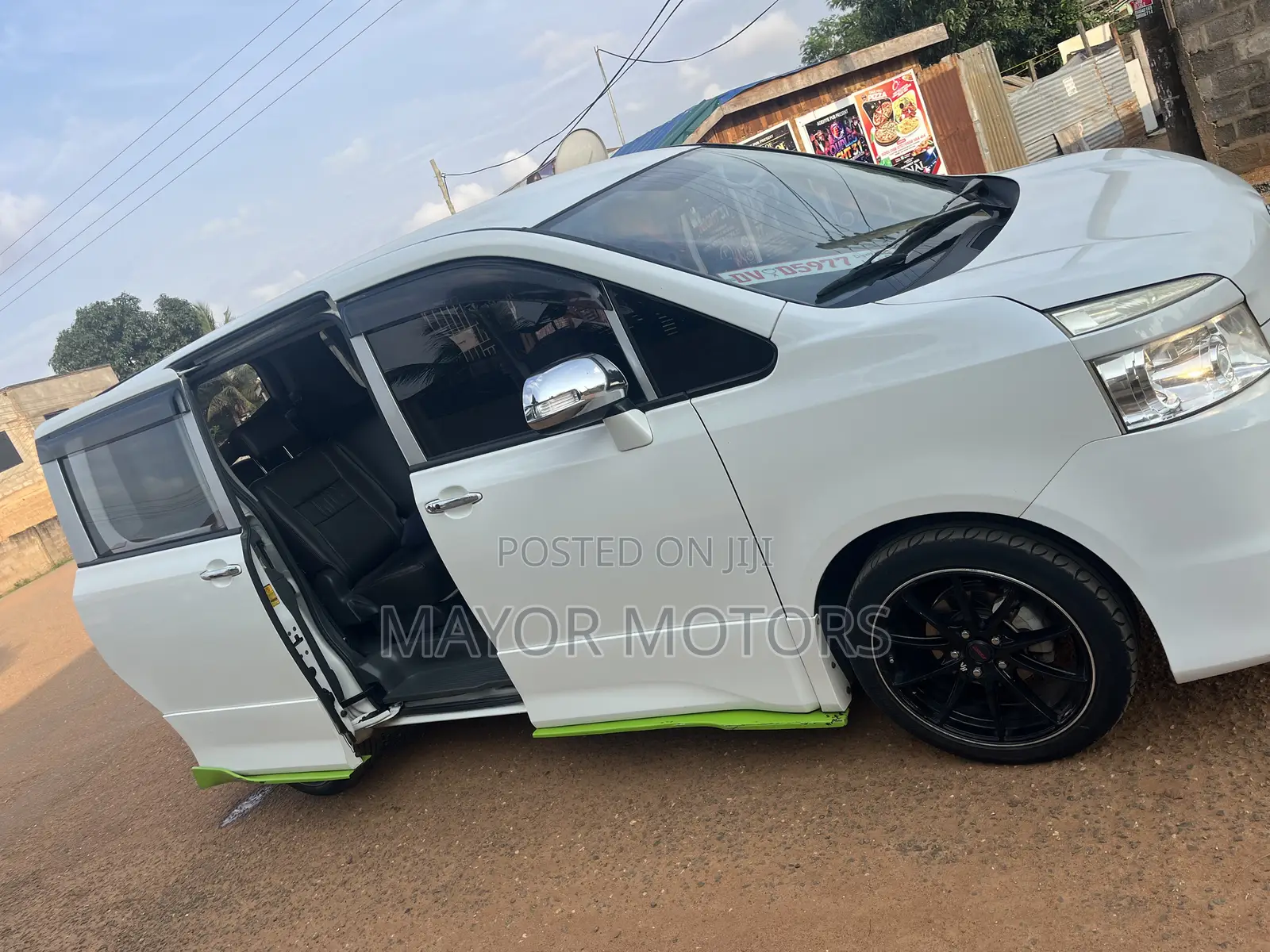 Toyota Voxy V 2WD 8-Seater 2010 White