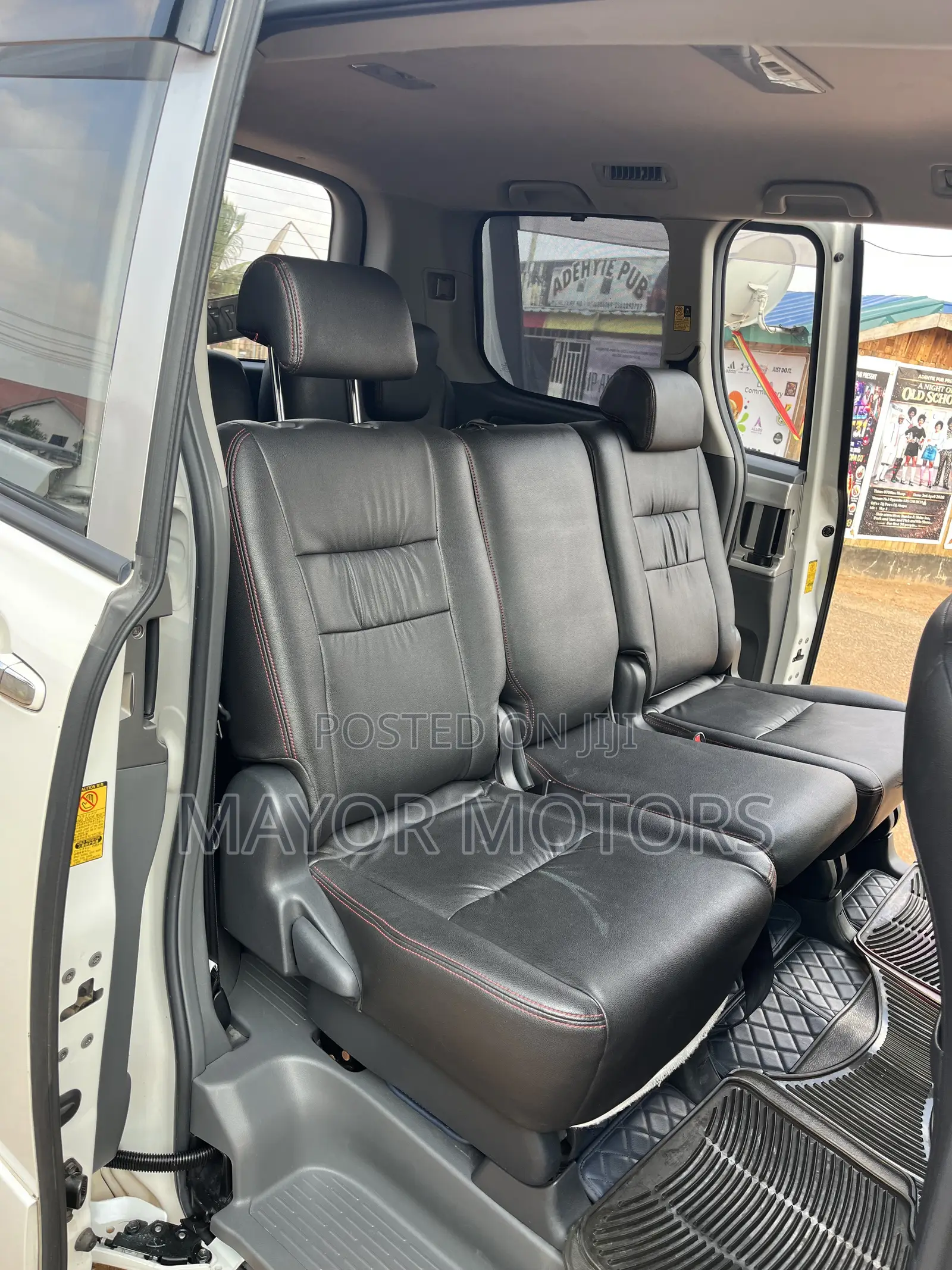 Toyota Voxy V 2WD 8-Seater 2010 White