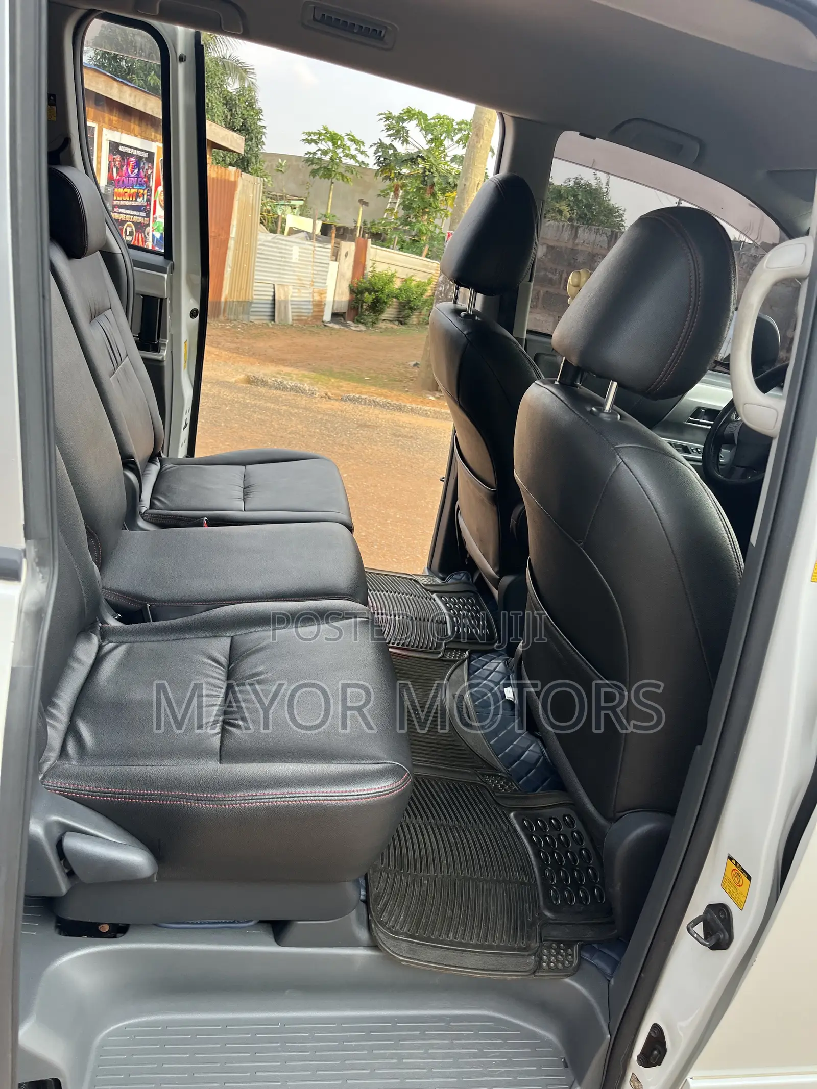 Toyota Voxy V 2WD 8-Seater 2010 White