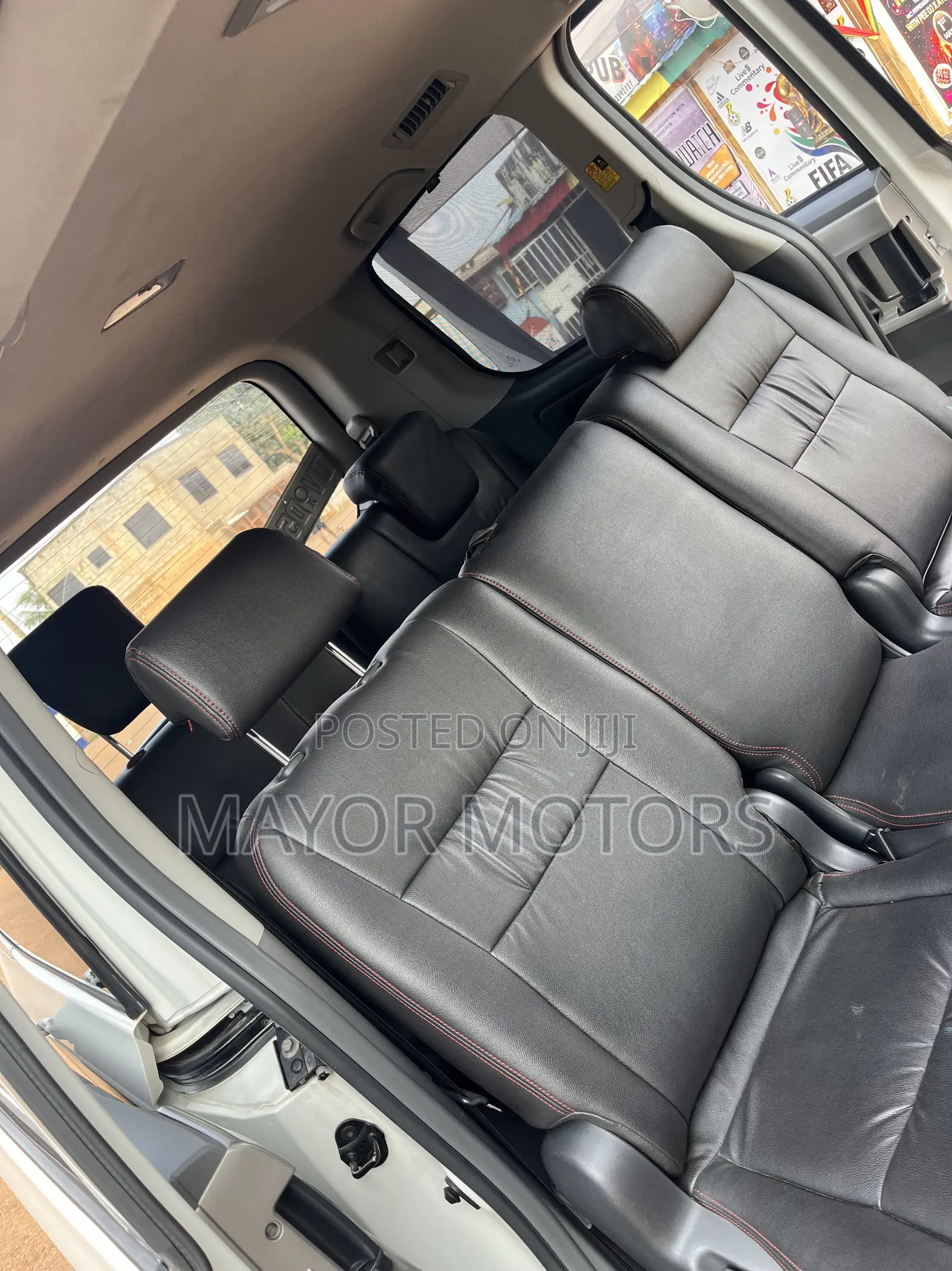 Toyota Voxy V 2WD 8-Seater 2010 White