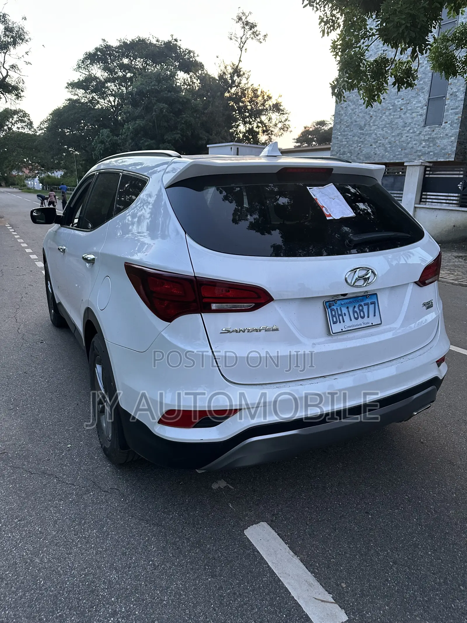 Hyundai Santa Fe 2017 White