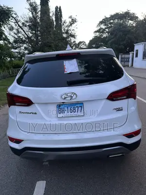 Hyundai Santa Fe 2017 White