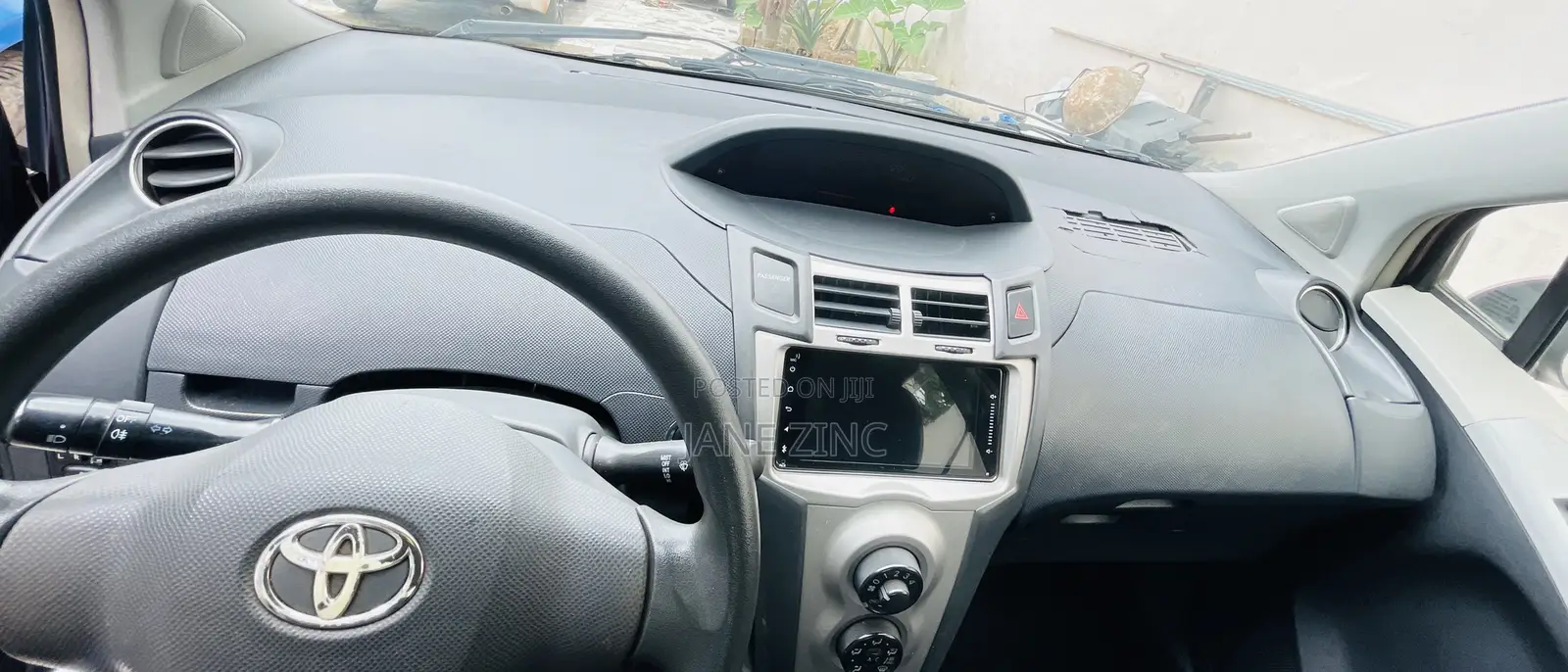Toyota Vitz 1.0 FWD 5dr 2009 Burgundy