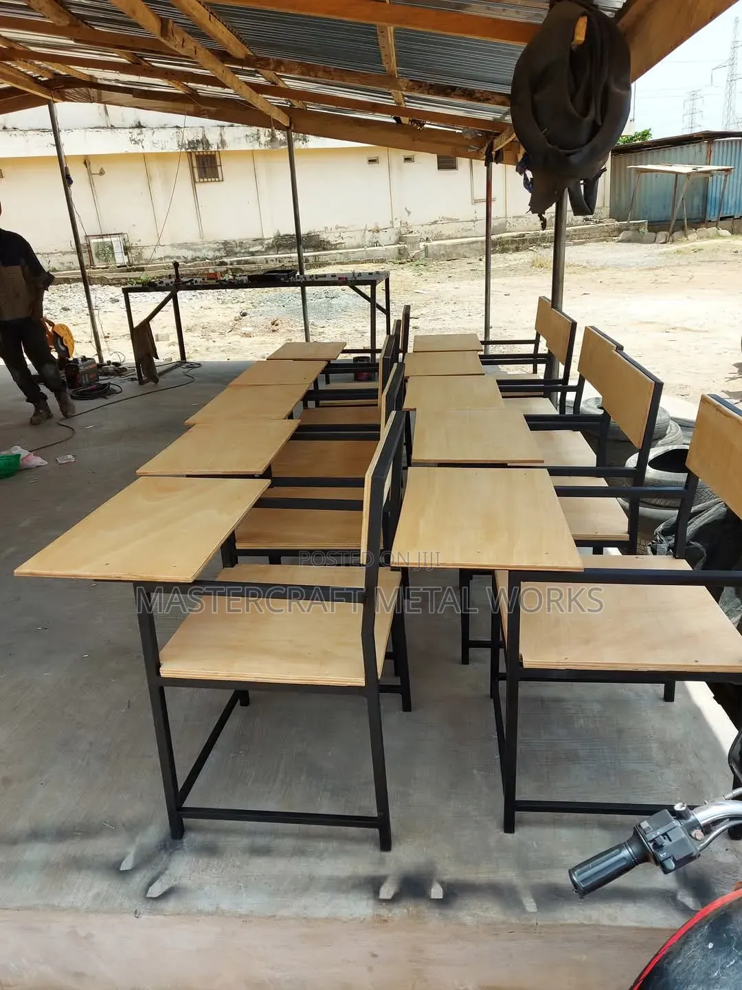 Student Desk Mono