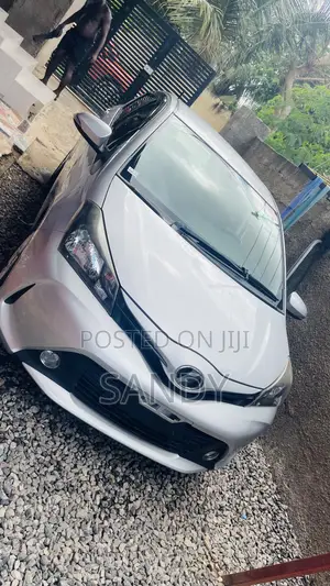Toyota Vitz 1.3 FWD 3dr 2015 Gray
