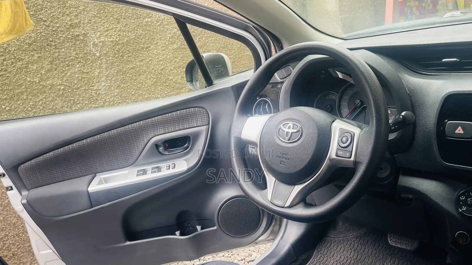 Toyota Vitz 1.3 FWD 3dr 2015 Gray