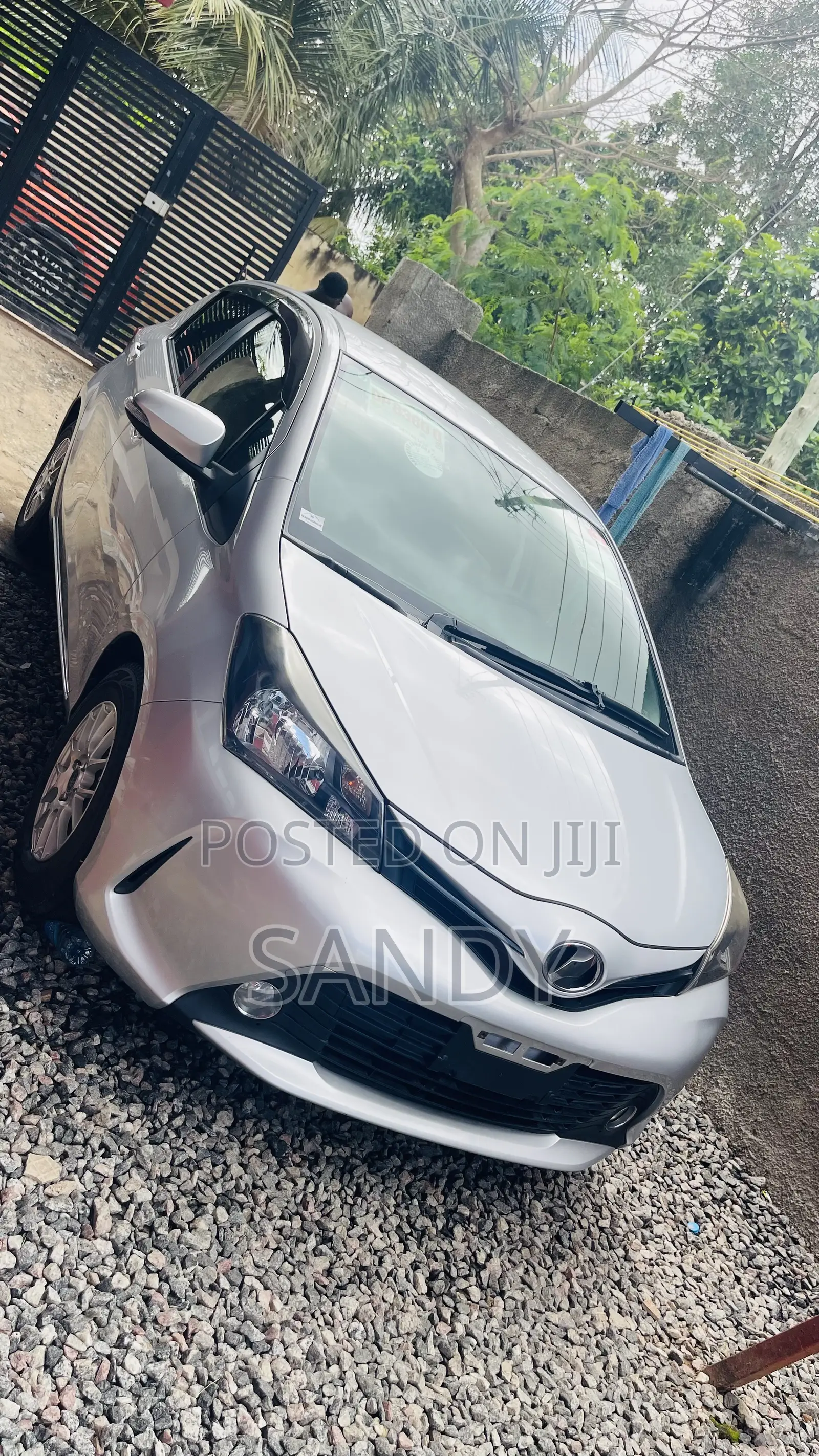 Toyota Vitz 1.3 FWD 3dr 2015 Gray