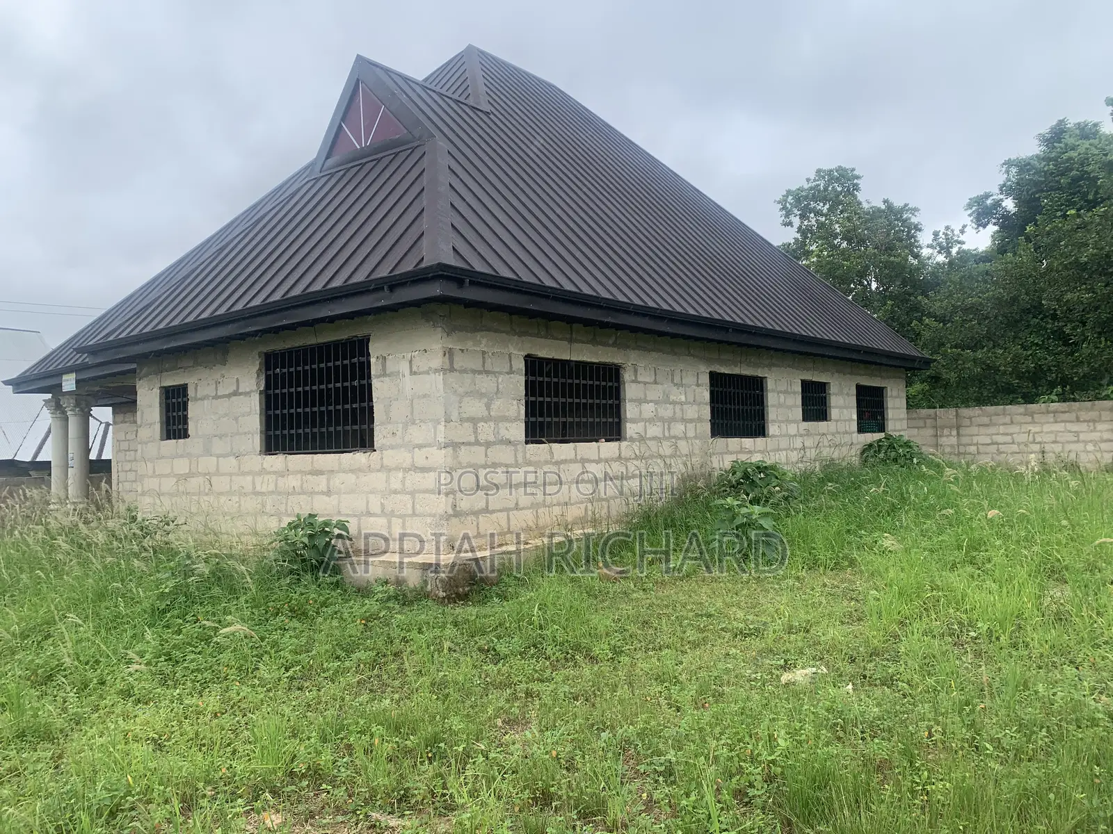 5bdrm House in Jamdede, Berekum Municipal for sale