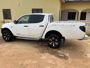 Mitsubishi L200 2015 White