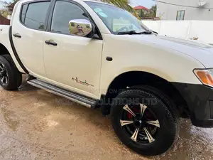 Mitsubishi L200 2015 White