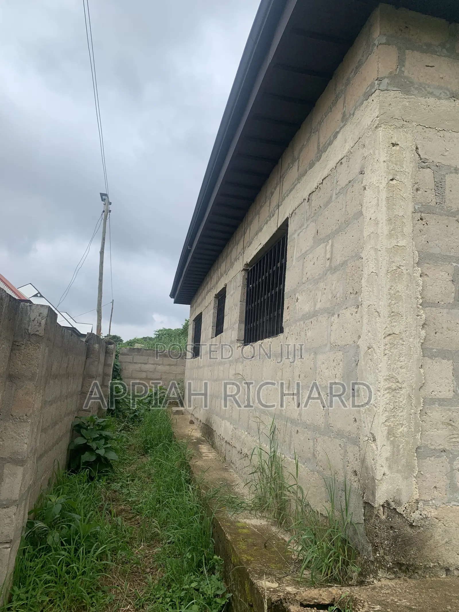 5bdrm House in Jamdede, Berekum Municipal for sale