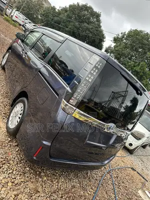 Toyota Voxy Hybrid ZS 2WD 7-Seater 2016 Black