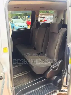 Toyota Voxy 2012 Silver