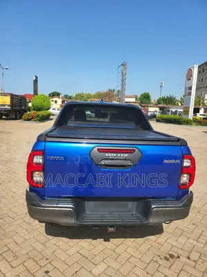 Toyota Hilux 2022 Blue