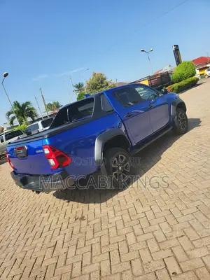 Toyota Hilux 2022 Blue