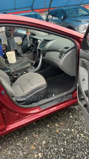 Hyundai Elantra SE 4dr Sedan (1.8L 4cyl 6A) 2014 Red