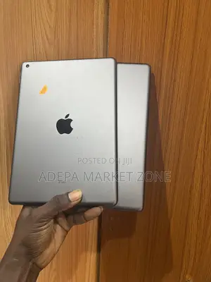 Apple iPad Air (2020) 128 GB Black