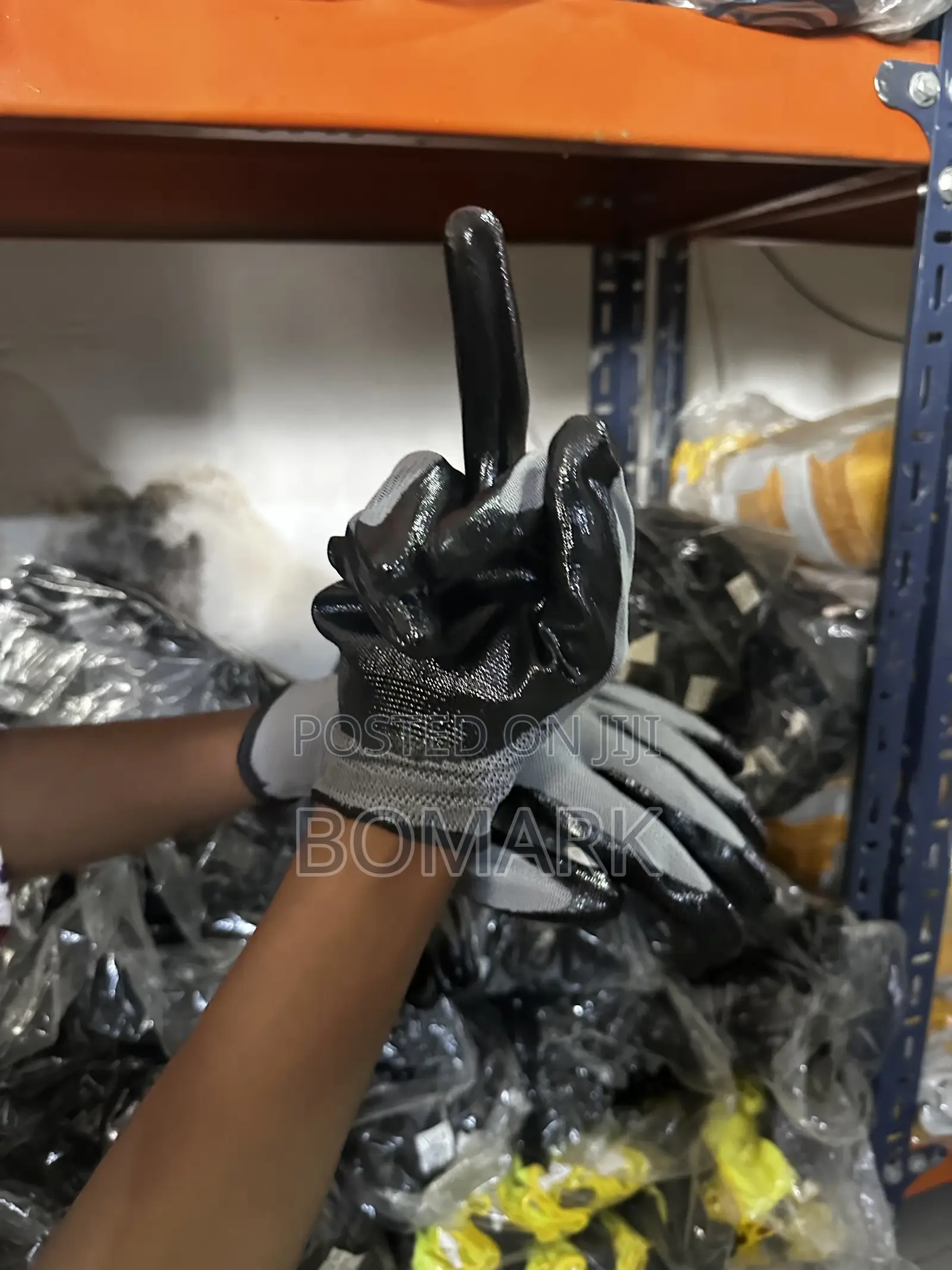 Ash Black Hand Tight Grip Gloves