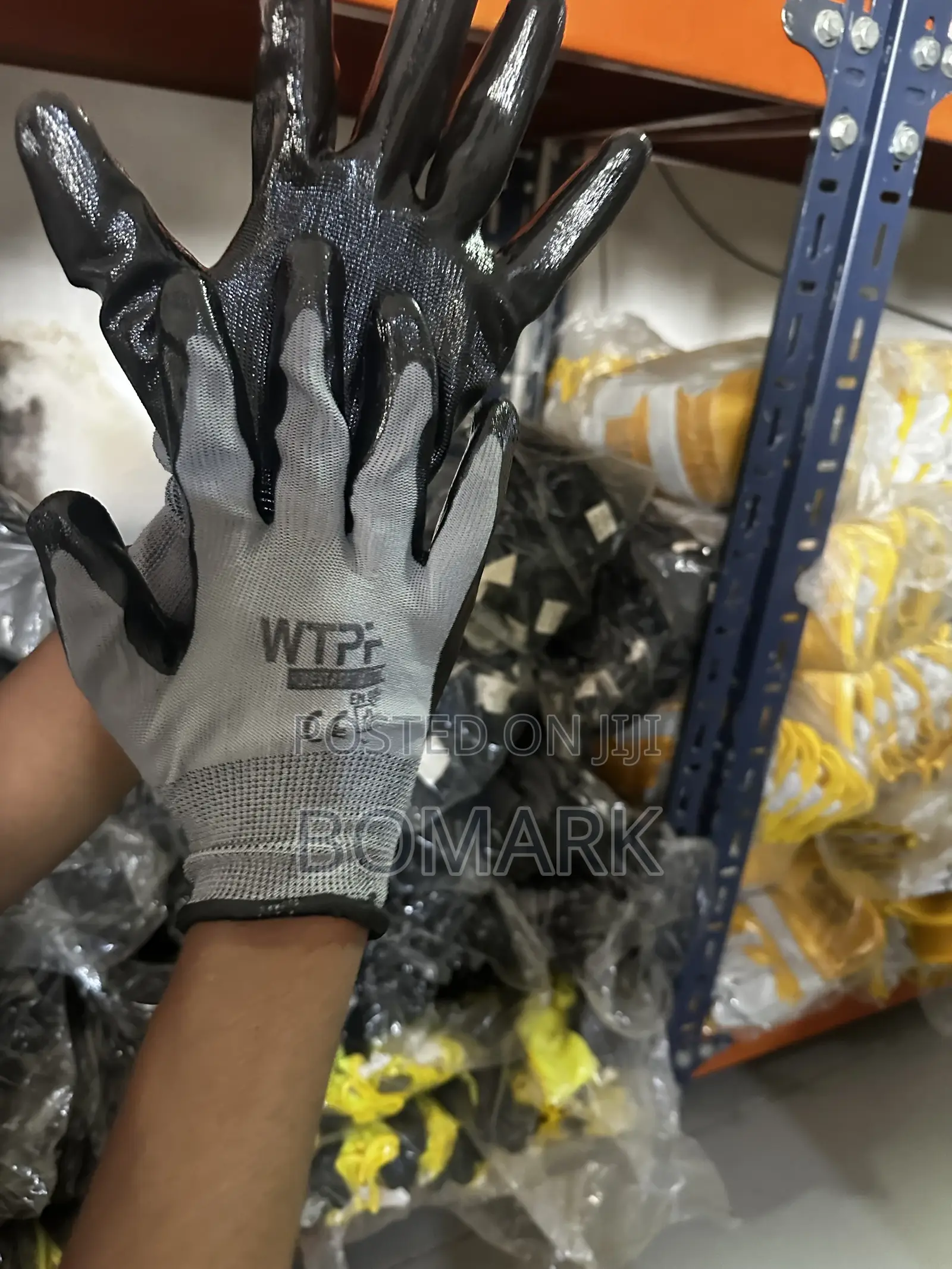 Ash Black Hand Tight Grip Gloves