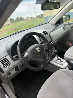 Toyota Corolla L 4dr Sedan (1.8L 4cyl 5M) 2013 Gray