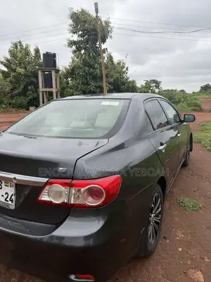 Toyota Corolla L 4dr Sedan (1.8L 4cyl 5M) 2013 Gray