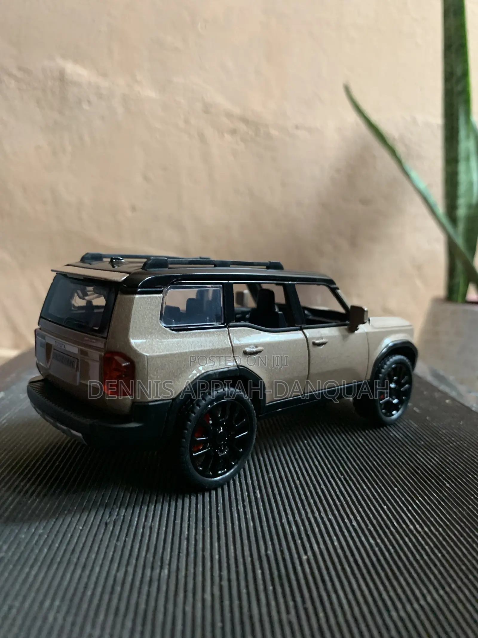 Toyota Land Cruiser Diecast Model