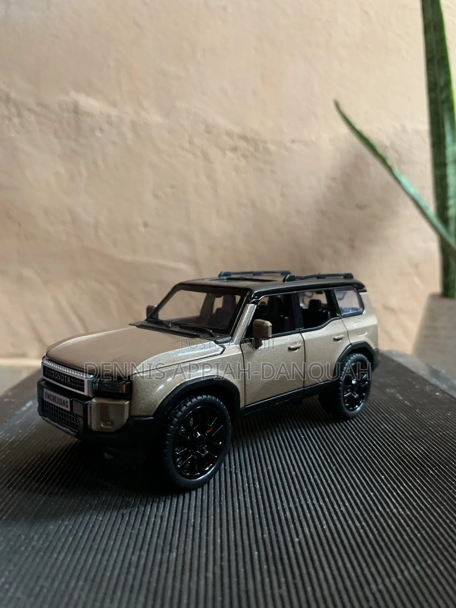 Toyota Land Cruiser Diecast Model
