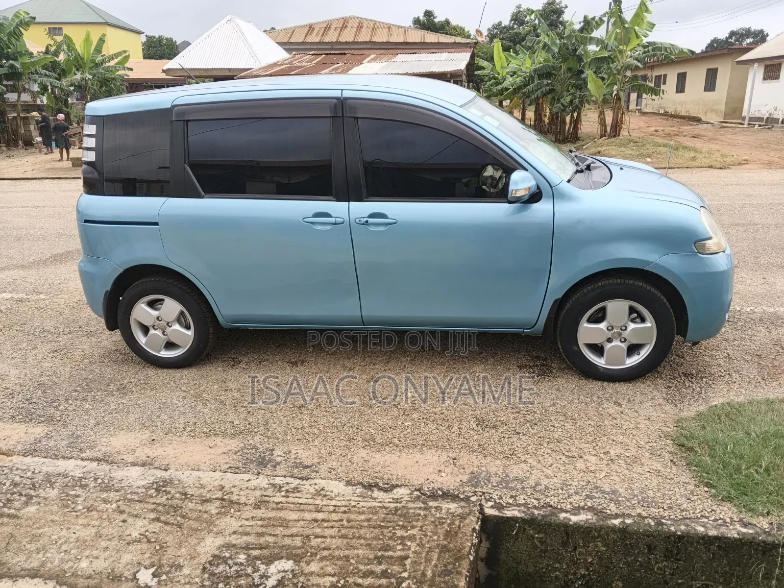 Toyota Sienta 2013 Blue