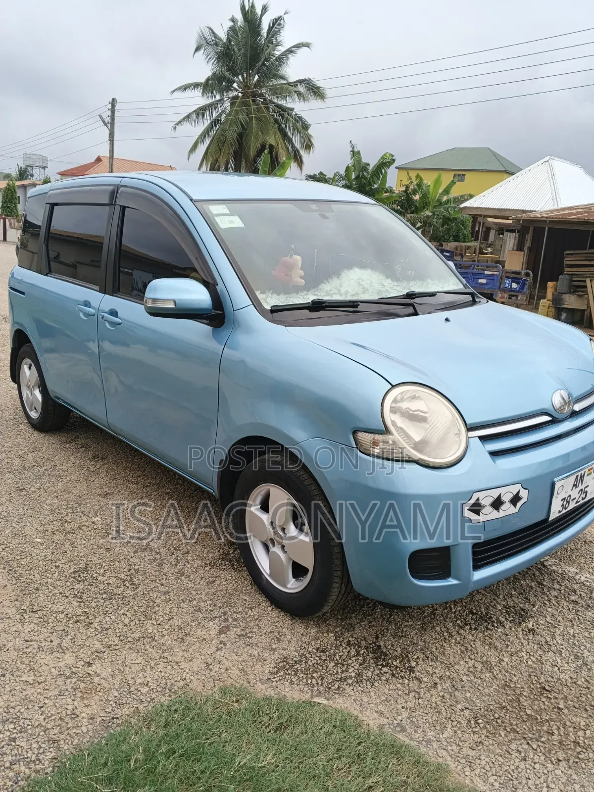 Toyota Sienta 2013 Blue