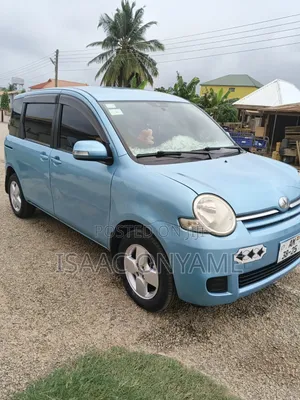 Toyota Sienta 2013 Blue