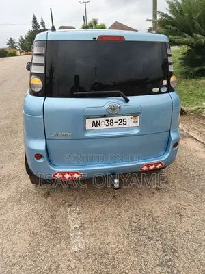 Toyota Sienta 2013 Blue