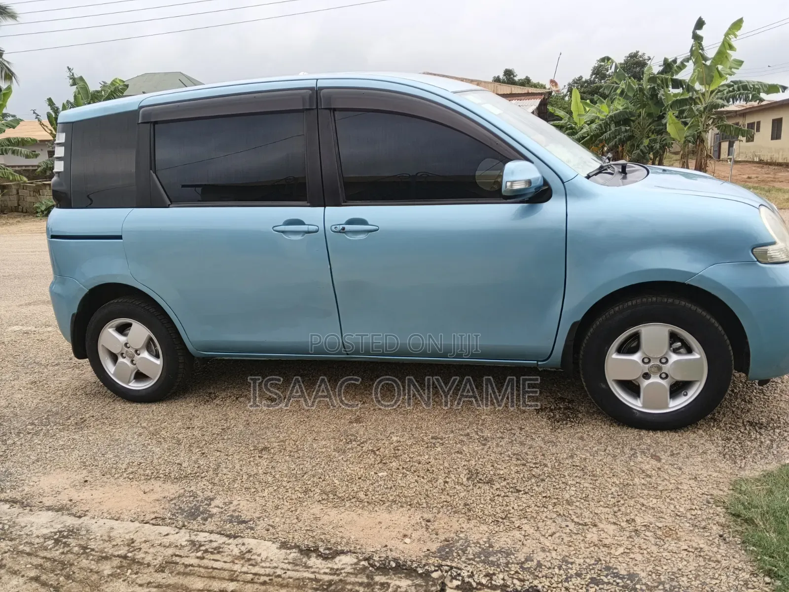 Toyota Sienta 2013 Blue