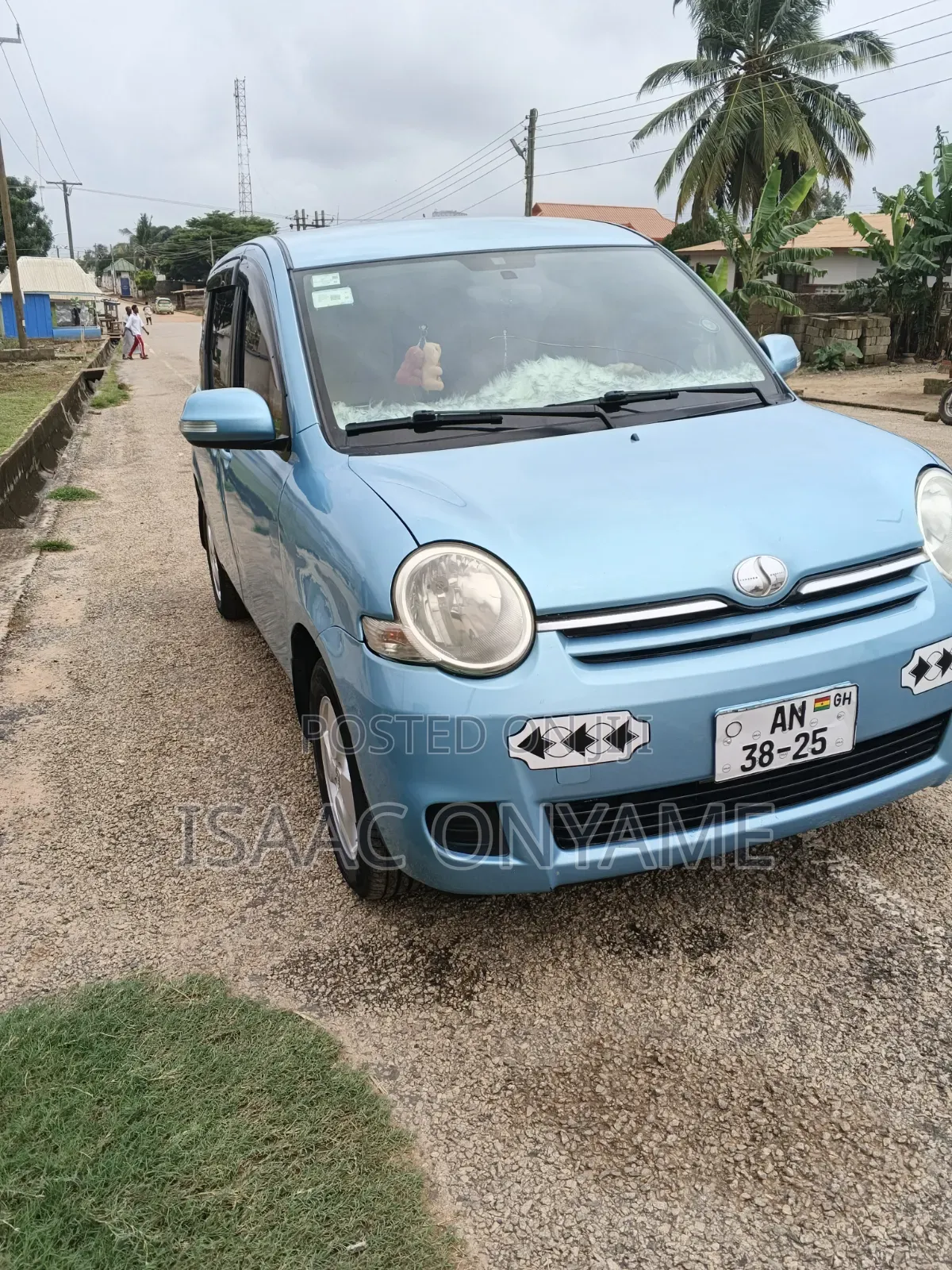 Toyota Sienta 2013 Blue