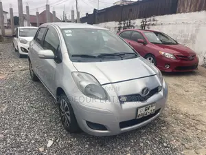 Toyota Vitz 1.5 FWD 5dr 2010 Silver