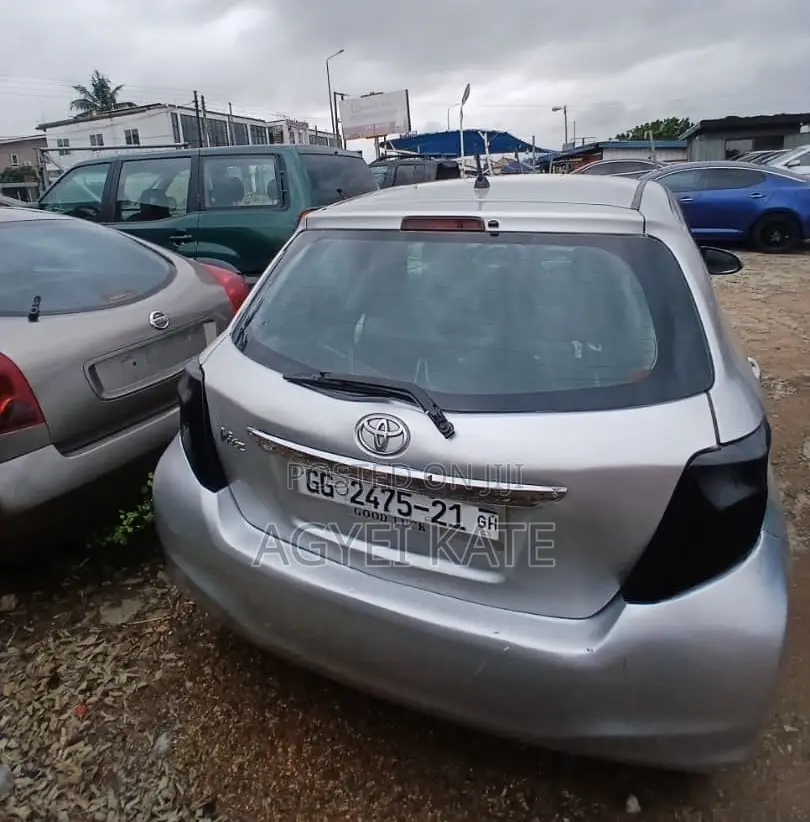Toyota Vitz 1.3 AWD 3dr 2012 Silver