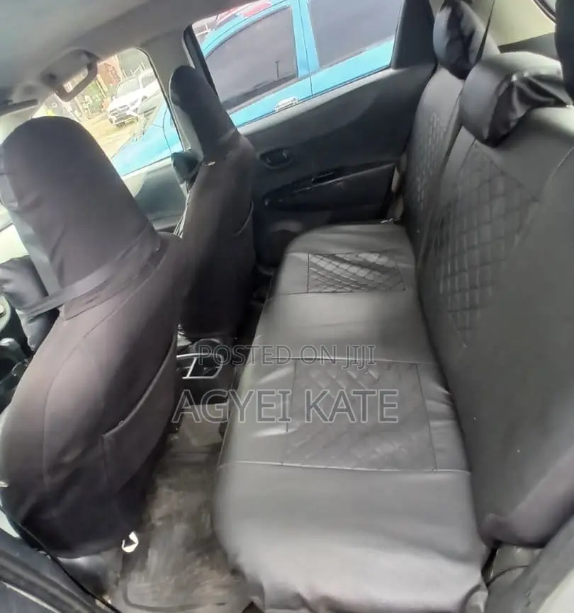 Toyota Vitz 1.3 AWD 3dr 2012 Silver