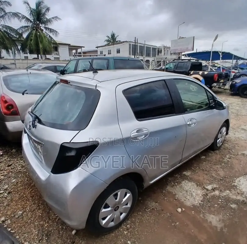 Toyota Vitz 1.3 AWD 3dr 2012 Silver