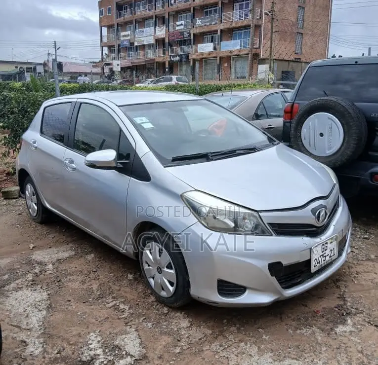 Toyota Vitz 1.3 AWD 3dr 2012 Silver